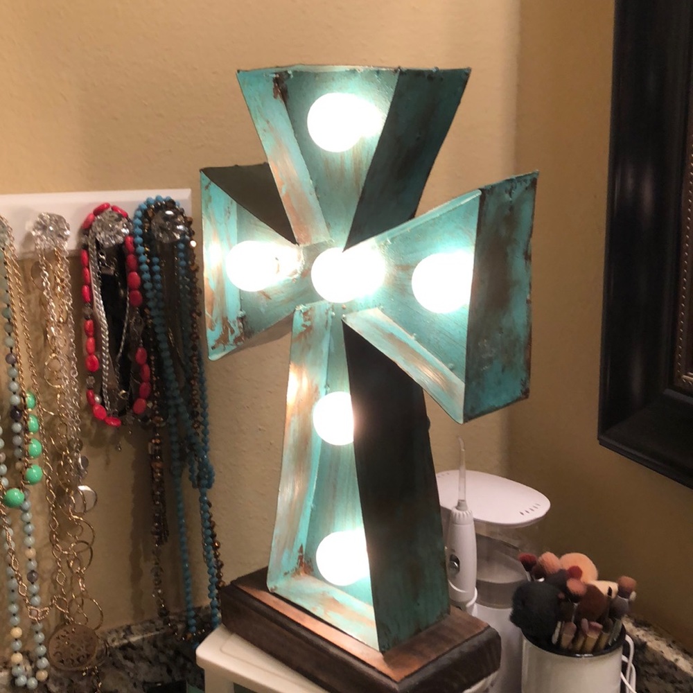 Light up cross - Picture 2 of 3